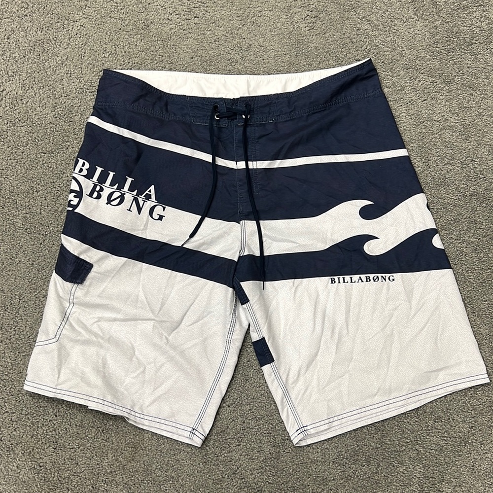 NWT MENS SIZE 38 BILLABONG BOARD SHORTS